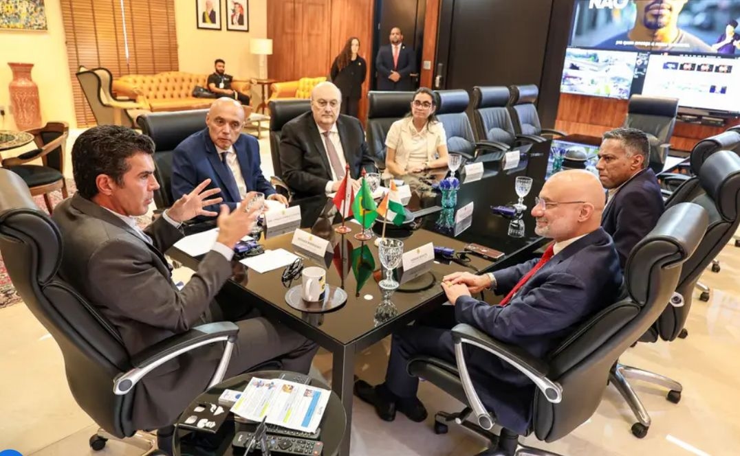 O chefe do Executivo estadual, Helder Barbalho, recebeu os representantes diplomáticos da Índia e do Irã / Foto: Marcos Santos/ Agência Para
